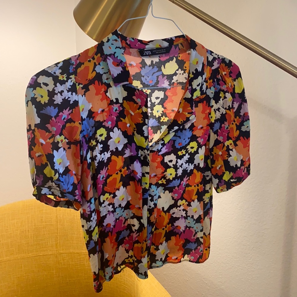 Zara XS t shirt button up